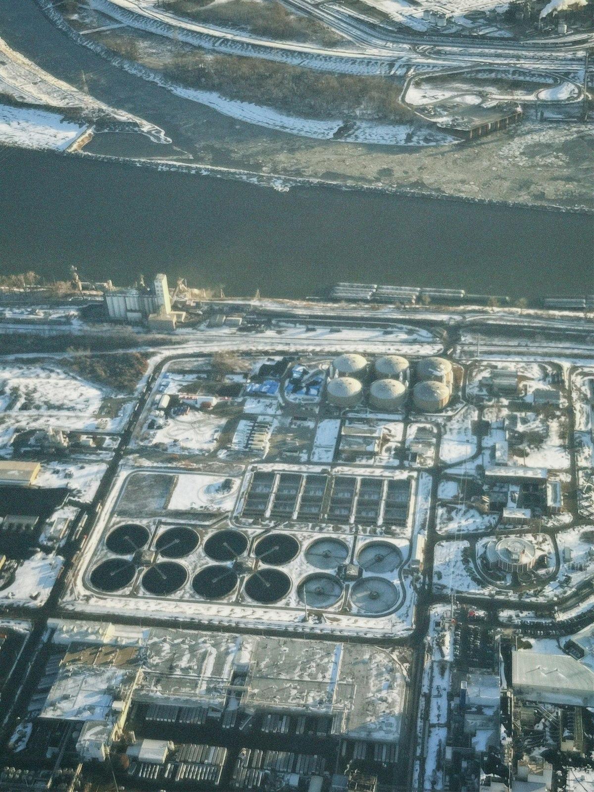Vista de planta industrial donde ALPROS provee soluciones químicas